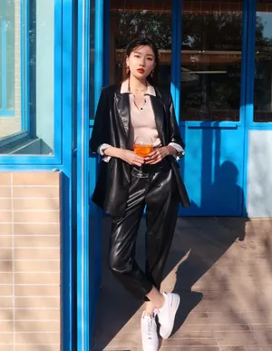 李斯羽酷飒皮衣写真图片