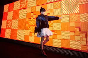 李蔓瑄夹克短裙摩登写真图片_1