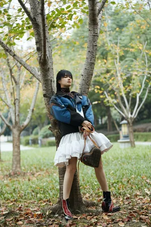 李蔓瑄夹克短裙摩登写真图片_4