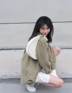 李斯羽甜美靓丽街拍图片_1