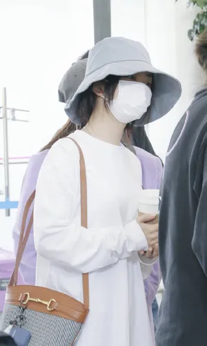 谭松韵近期三套机场私服照图片_3