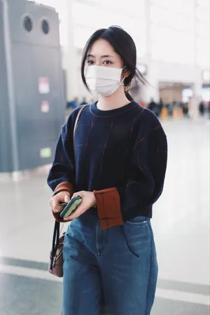 谭松韵近期三套机场私服照图片_4