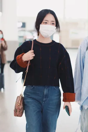 谭松韵近期三套机场私服照图片_5
