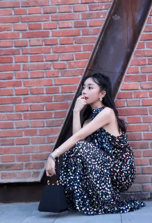 马梦乔碎花裙性感写真图片_3