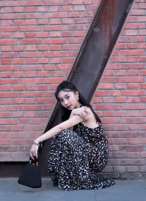 马梦乔碎花裙性感写真图片_4