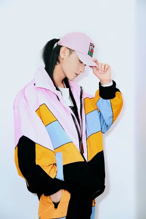 黄子韬长发高马尾帅气图片