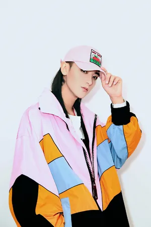 黄子韬长发高马尾帅气图片_2
