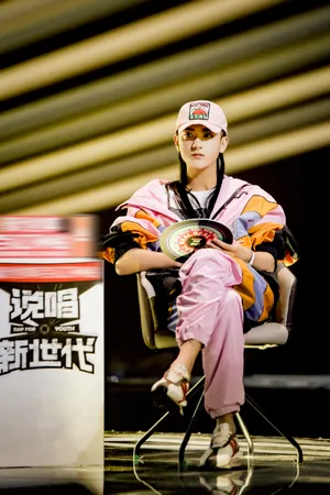 黄子韬长发高马尾帅气图片_7