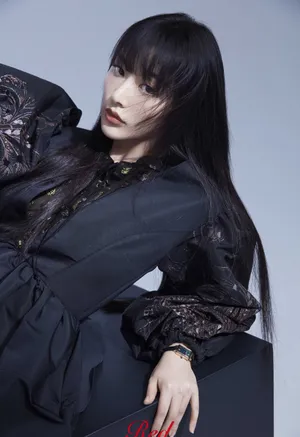孔雪儿如瀑长发性感写真图片_8