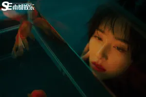 阚清子鱼缸大片写真图片