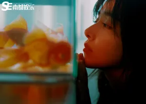 阚清子鱼缸大片写真图片_3
