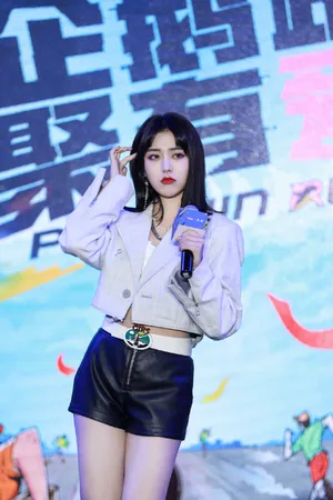 刘人语性感靓丽舞台照图片