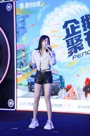 刘人语性感靓丽舞台照图片_7