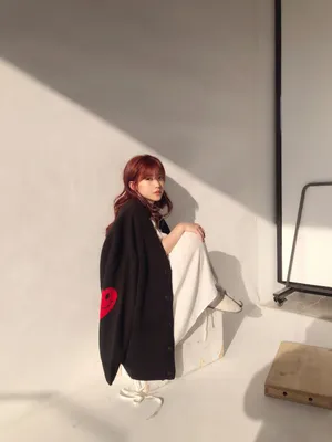 赖美云红发白裙慵懒私服照图片_2