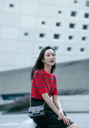 王鸥条纹衫时尚写真图片_2