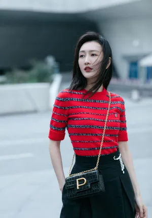 王鸥条纹衫时尚写真图片_4