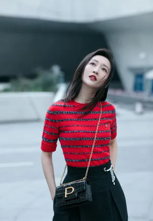 王鸥条纹衫时尚写真图片_5
