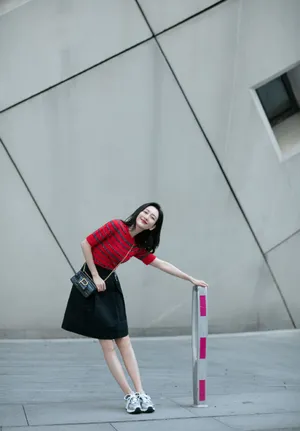 王鸥条纹衫时尚写真图片_7