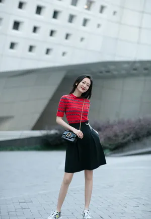 王鸥条纹衫时尚写真图片_12