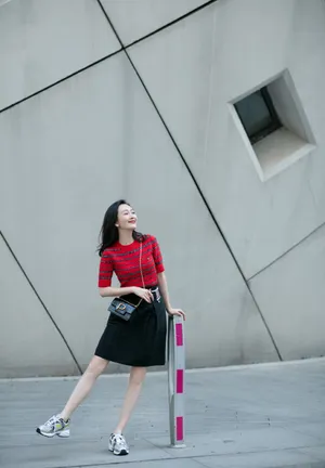 王鸥条纹衫时尚写真图片_13