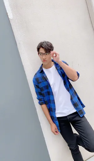 李子峰格子衬衣随性街拍照图片_5