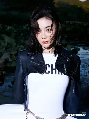 袁姗姗最新时尚杂志写真大片_3