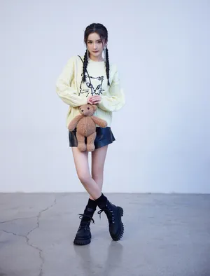 杨幂双马尾俏丽性感写真图片_15