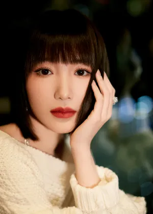 毛晓彤米色毛衣温婉写真图片_3