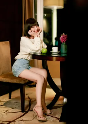 毛晓彤米色毛衣温婉写真图片_4