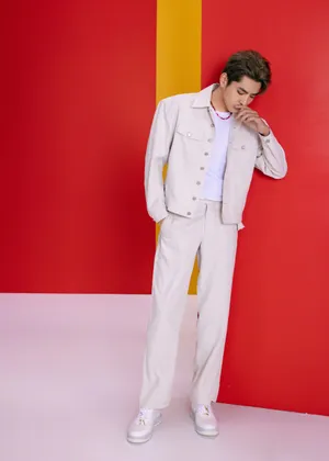 吴亦凡纯白套装型男写真图片_4