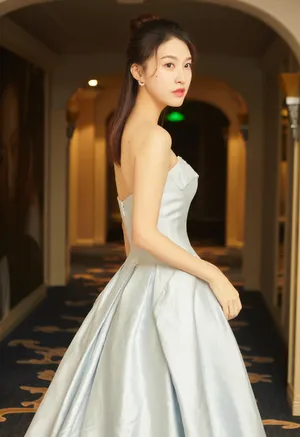 杜雨宸蓝灰礼服写真图片_2