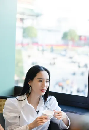 王智精致优雅写真图片_2