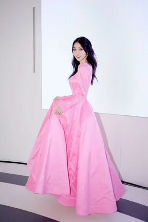 强东玥芭比粉公主裙写真图片_3