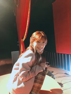 赖美云甜美学生制服照图片_4