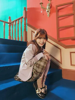 赖美云甜美学生制服照图片_5
