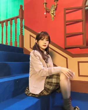赖美云甜美学生制服照图片_6