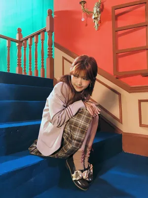 赖美云甜美学生制服照图片_8