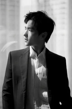 杨洋黑白西装照写真图片_4