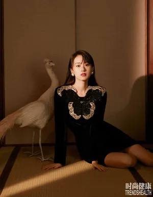 袁冰妍妩媚红唇复古写真图片_6