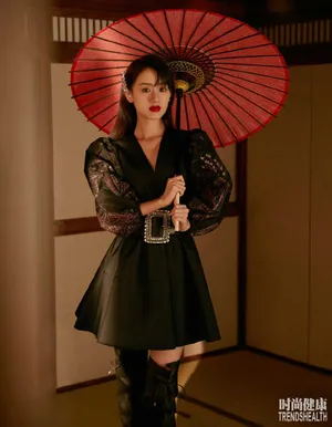 袁冰妍妩媚红唇复古写真图片_7