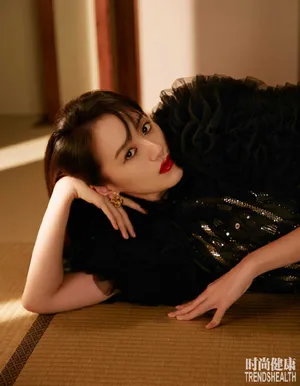 袁冰妍妩媚红唇复古写真图片_8