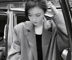 王佳宇黑白质感生活照图片_2