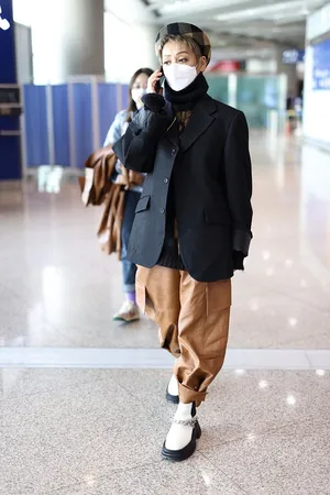 宁静格纹帽复古潮流机场照图片