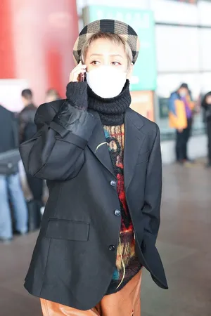 宁静格纹帽复古潮流机场照图片_3