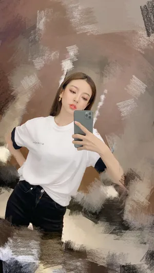 何瑞贤浴袍私服性感自拍照图片_3