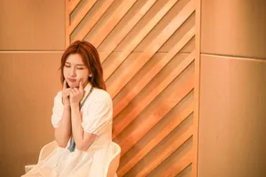 王一桥白裙甜美浪漫写真图片_5