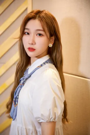 王一桥白裙甜美浪漫写真图片_7