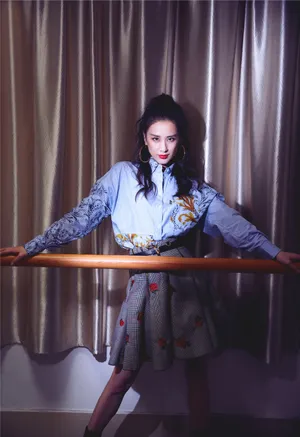 黄圣依精致印花裙写真图片