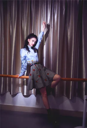 黄圣依精致印花裙写真图片_4