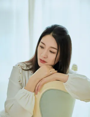 李小冉优雅白裙写真图片_3